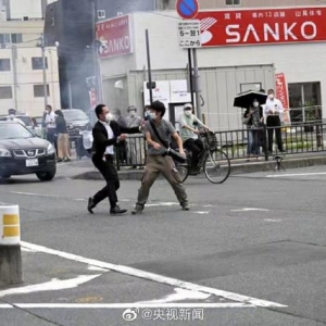今日热闻 | 日本前首相安倍晋三遭遇枪击 百度热搜霸屏